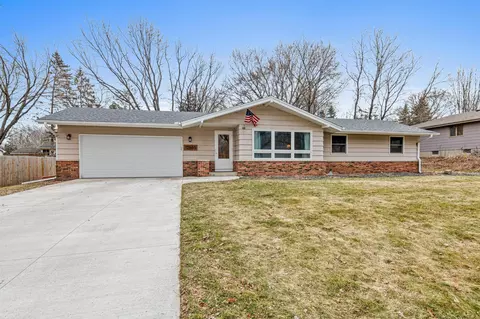 12865 1st Ave S, Burnsville, MN 55337
