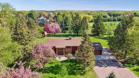 7 Doral Rd, Dellwood, MN 55110