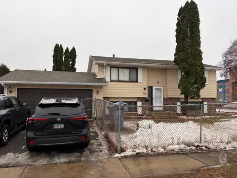 719 Givens Ln, Minneapolis, MN 55411