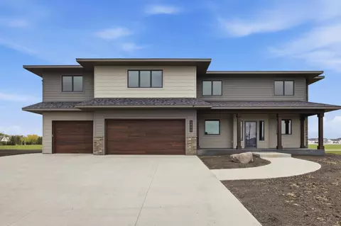 6490 Selkirk Dr S, Fargo, ND 58104