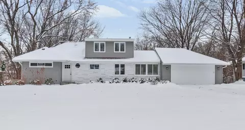 19 Mission Ln, Bloomington, MN 55420