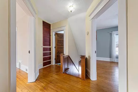 Entry Way - 615 5th St NW, Faribault, MN 55021 photo 3 of 4