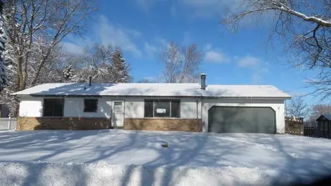 1900 Manor Dr, Burnsville, MN 55337