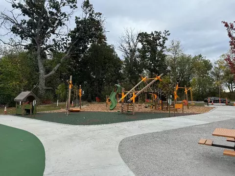 2407 Laurie Ct W, Roseville, MN 55113