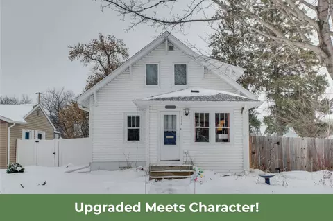 914 2nd St S, Moorhead, MN 56560