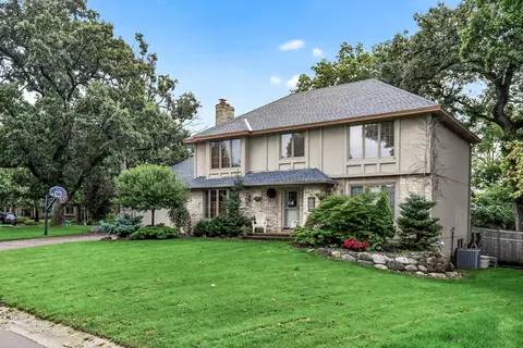 8593 Coachmans Ln, Eden Prairie, MN 55347