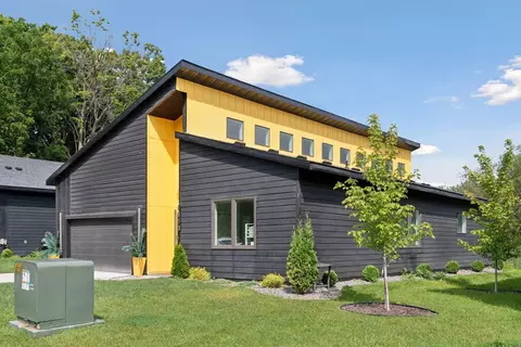 1013 Gardner St, Wayzata, MN 55391