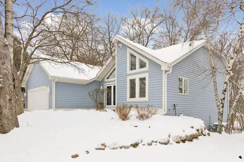 11984 Saint Albans Hollow Dr, Minnetonka, MN 55305