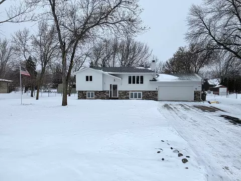1209 63rd Ave N, Moorhead, MN 56560