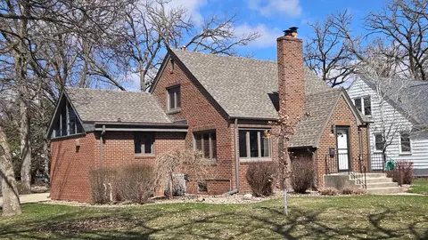 Exterior - 1901 6th Ave NE, Austin, MN 55912 photo 3 of 7