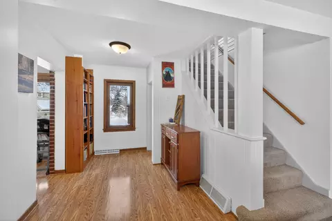 Entry Way - 1901 6th Ave NE, Austin, MN 55912 photo 2 of 4
