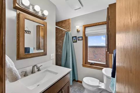 Bath - 1901 6th Ave NE, Austin, MN 55912 photo 2 of 2
