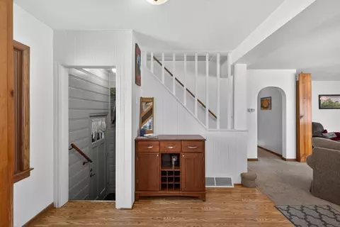 Entry Way - 1901 6th Ave NE, Austin, MN 55912 photo 3 of 4