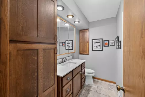 Bath - 1901 6th Ave NE, Austin, MN 55912 photo 1 of 2