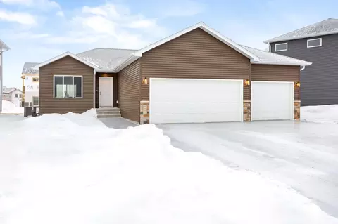 6669 Belding Dr S, Fargo, ND 58104