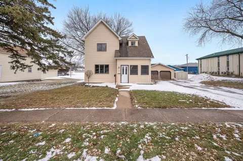811 E 5th St, Blue Earth, MN 56013