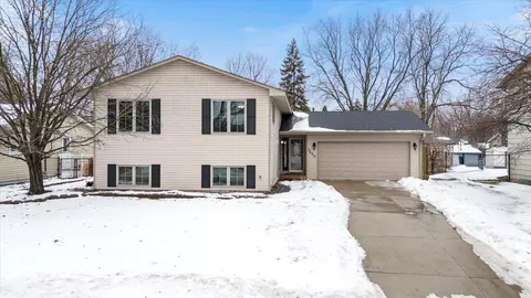 2480 Shryer Ave E, North Saint Paul, MN 55109