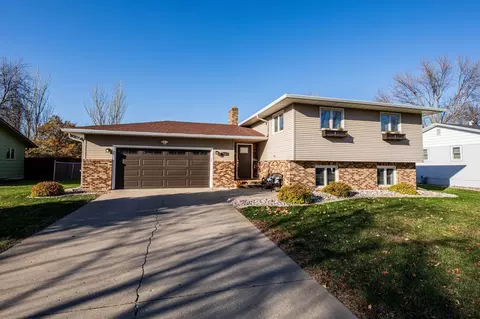 2601 Atlantic Dr S, Fargo, ND 58103