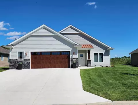 1975 White Oak Ln NE, Owatonna, MN 55060