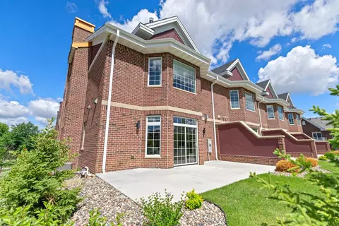 10814 Falling Water Ln #D, Woodbury, MN 55129