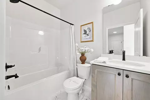 Bath - 4736 Hampton Loop S, Moorhead, MN 56560 photo 3 of 3