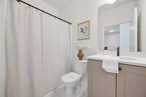 Bath - 4736 Hampton Loop S, Moorhead, MN 56560 photo 2 of 2