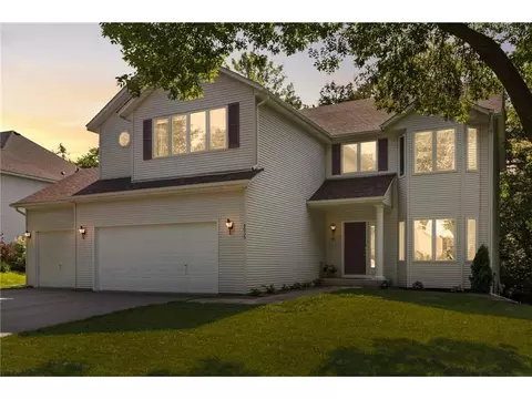 9035 Briarglen Rd, Eden Prairie, MN 55347