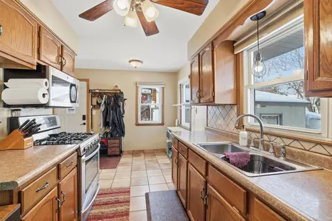 2447 Minnehaha Ave E, Maplewood, MN 55119