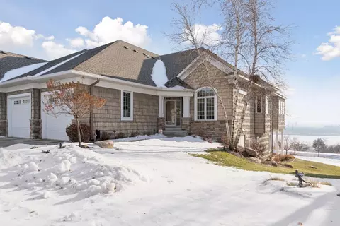 10046 Indigo Dr, Eden Prairie, MN 55347