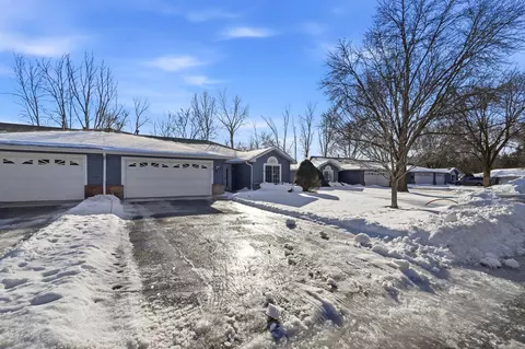 1210 Ravenswood Ct, Shoreview, MN 55126