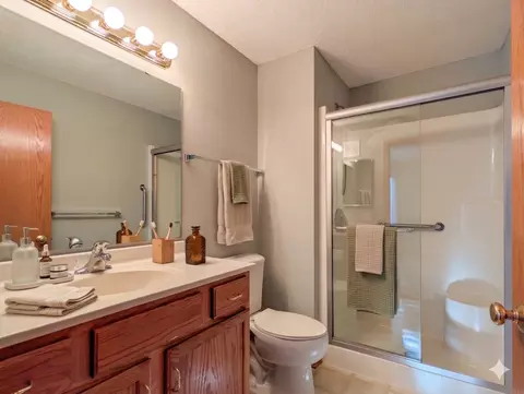 Bath - 3016 Timberwood Trl #2, Eagan, MN 55121 photo 1 of 2