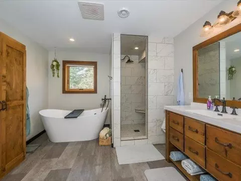 Bath - 5508 Nordling Rd, Duluth, MN 55804 photo 1 of 2