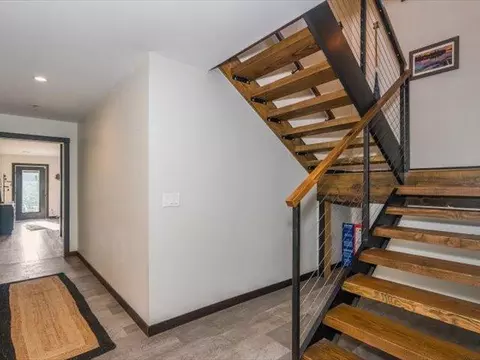 Entry Way - 5508 Nordling Rd, Duluth, MN 55804 photo 2 of 3