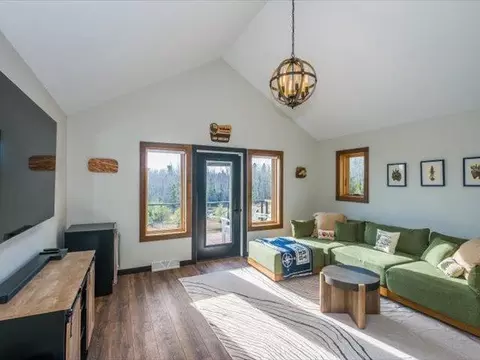 Living - 5508 Nordling Rd, Duluth, MN 55804 photo 3 of 4