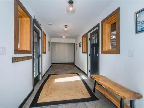 Entry Way - 5508 Nordling Rd, Duluth, MN 55804 photo 1 of 3
