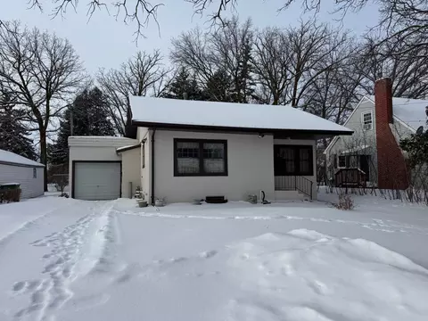 109 5th Ave SE, Roseau, MN 56751