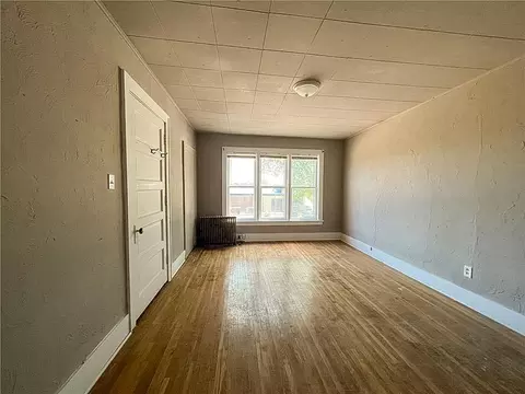 Living - 403 2nd St, Austin, MN 55912 photo 1 of 3