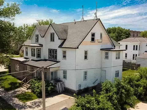 Exterior - 403 2nd St, Austin, MN 55912 photo 2 of 3