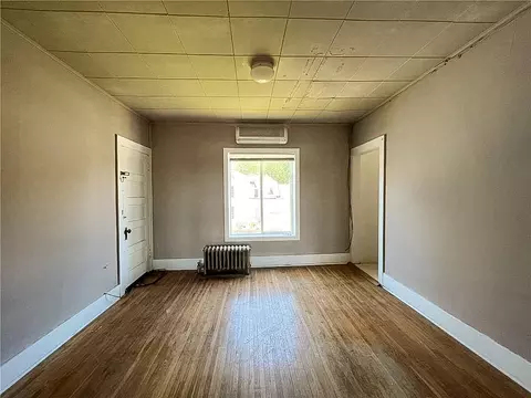 Living - 403 2nd St, Austin, MN 55912 photo 2 of 3
