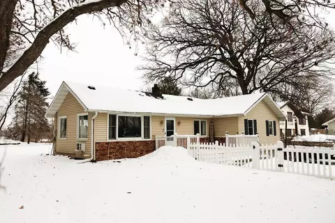 507 S Oak Dr, Vadnais Heights, MN 55127