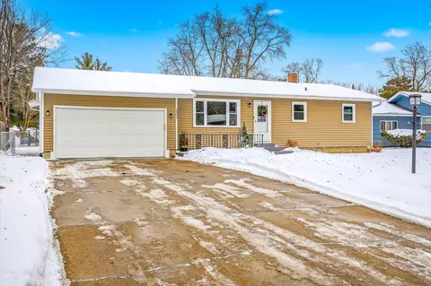 1901 Stowe Ave, Arden Hills, MN 55112