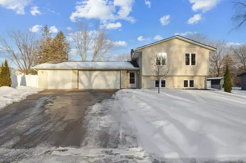 4943 142nd St W, Apple Valley, MN 55124