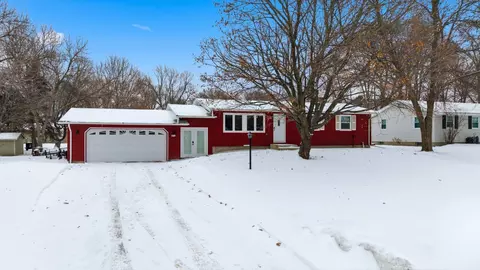 6631 Elmwood Dr, Rockford, MN 55373