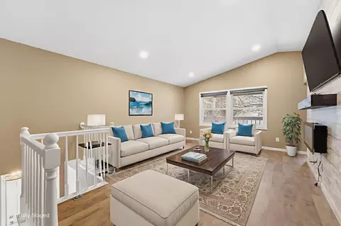 3737 Gershwin Ln N, Oakdale, MN 55128