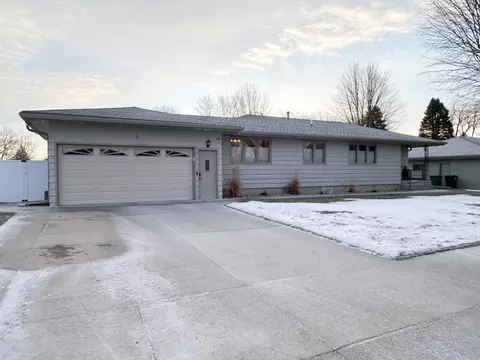 1118 Elmwood Ave, Worthington, MN 56187