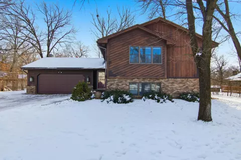 706 Fox Tree Ln N, Hudson, WI 54016