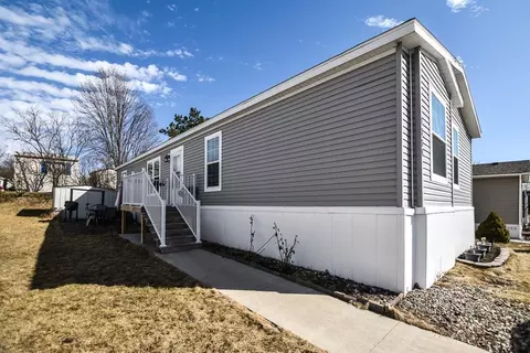 1374 Birchview Dr, Maplewood, MN 55119