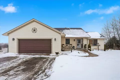 1533 Hallewood Blvd, New Richmond, WI 54017
