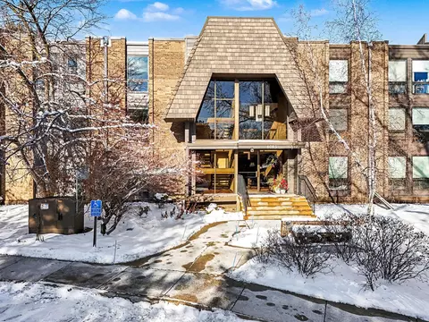 6085 Lincoln Dr #122, Edina, MN 55436