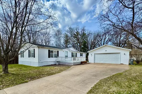 460 1st St E, Milaca, MN 56353